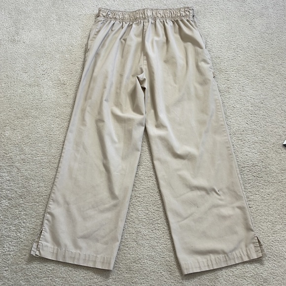 Green Town Taupe & Black Embroidered Top With Bottoms Scrub Set Size Medium - Picture 13 of 15